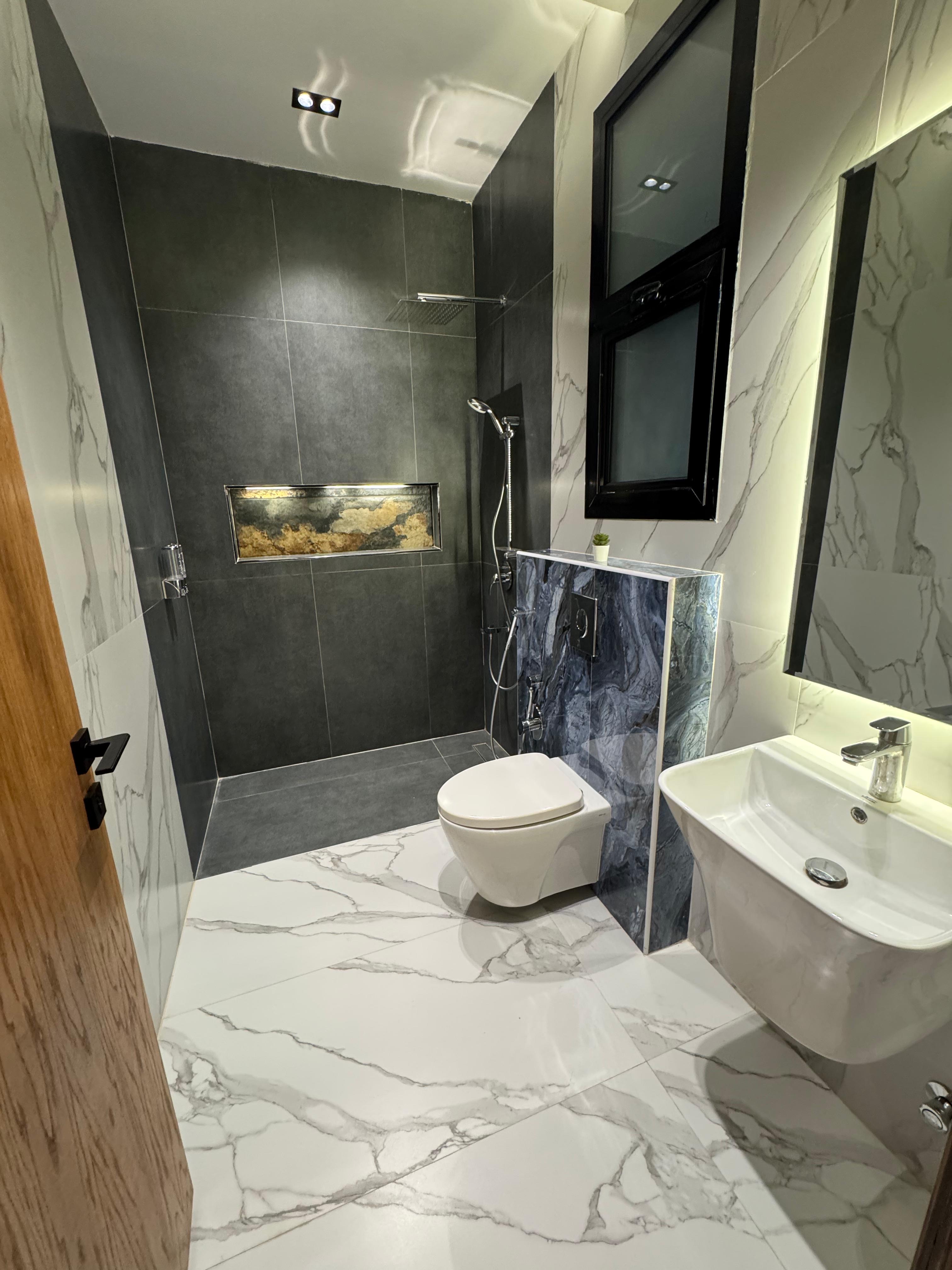 🏡 **Luxury Apartment for Annual Rent**   (Al-Qirwan District - **Fully Furnished**) 